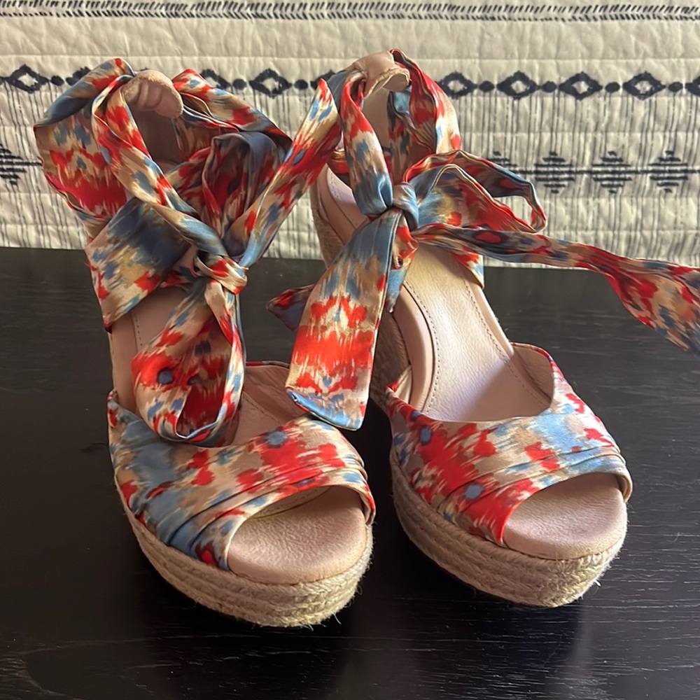 UGG Lucianna Espadrille Wedge Sandals Size 6.5 Multi Color